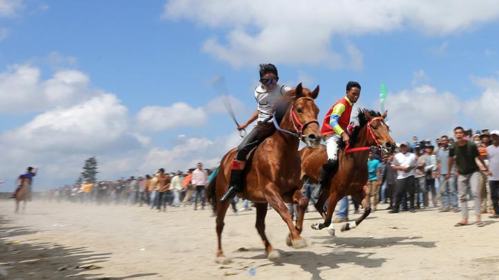 Tradisi Lokal Indonesia Perkuat Semangat Kemerdekaan 2025: 7 Ritual Warisan yang Masih Hidup
