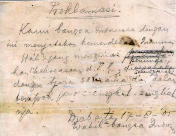 Teks Proklamasi Kemerdekaan Dua Alinea Soekarno Hatta 1945: Fakta Mengejutkan & Makna Mendalam yang Sering Terlupakan