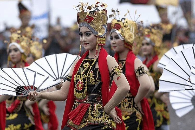 Tradisi Lokal Indonesia Perkuat Semangat Kemerdekaan 2025: 7 Ritual Warisan yang Masih Hidup 5 Tradisi Lokal Indonesia Perkuat Semangat Kemerdekaan 2025: 7 Ritual Warisan yang Masih Hidup
