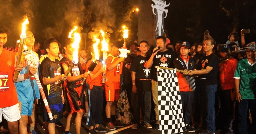 Tradisi Lokal Indonesia Perkuat Semangat Kemerdekaan 2025: 7 Ritual Warisan yang Masih Hidup 7 Tradisi Lokal Indonesia Perkuat Semangat Kemerdekaan 2025: 7 Ritual Warisan yang Masih Hidup
